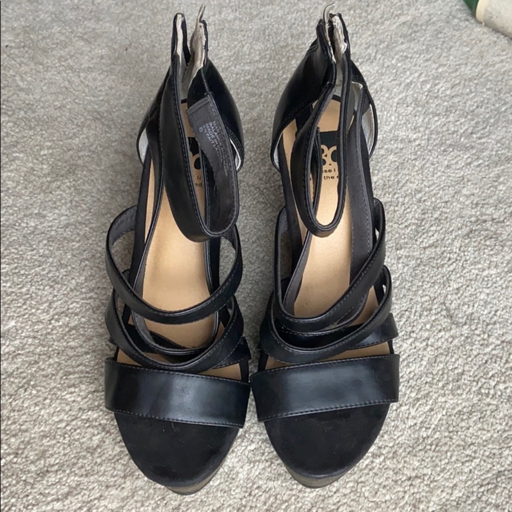 Black wedges